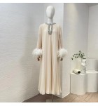連身裙圓領鑲鑽駝鳥毛袖百褶裙